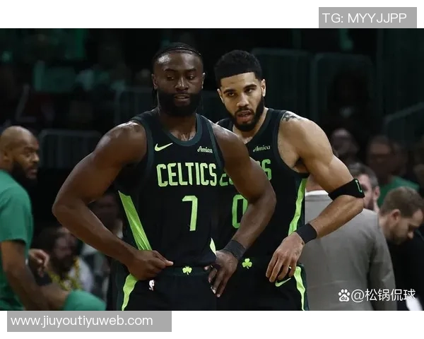 布朗称赞塔图姆积极参与客场比赛展现出色团队精神 布朗称赞塔图姆积极参与客场比赛展现出色团队精神