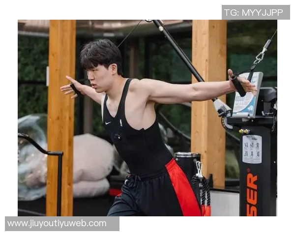 杨瀚森谈体能提升秘诀:遵循球队训练计划与教练安排上场时机 杨瀚森谈体能提升秘诀:遵循球队训练计划与教练安排上场时机