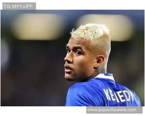 尼斯球员与球迷发生激烈冲突体育总监莫里斯遭殴打事件回顾 尼斯球员与球迷发生激烈冲突体育总监莫里斯遭殴打事件回顾