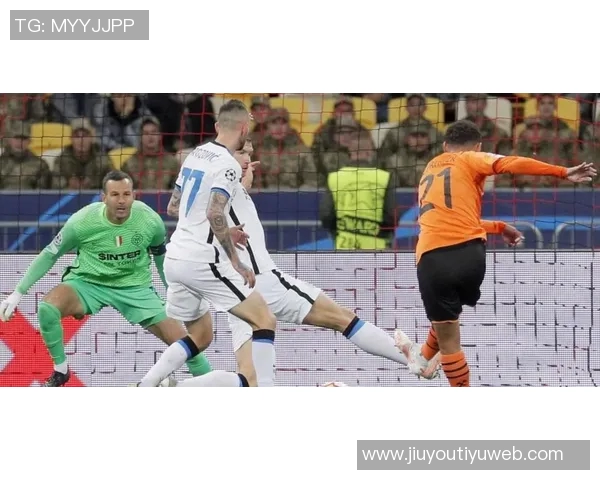 国米多特等多家俱乐部关注西汉姆联15岁后卫费约库转会动态