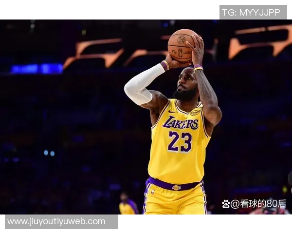 詹姆斯关键时刻暂停指挥队友成功防守上演致命抢断精彩瞬间 詹姆斯关键时刻暂停指挥队友成功防守上演致命抢断精彩瞬间